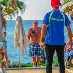 Animateur de club de vacances : études, diplômes, métier, salaire, formation