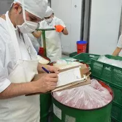 Préparateur ou préparatrice de recettes : études, diplômes, métier, salaire, formation