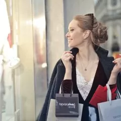 Installateur ou d&rsquo;installatrice de magasins : études, diplômes, statut, salaire, formation