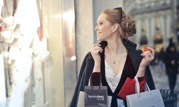 Installateur ou d&rsquo;installatrice de magasins : études, diplômes, statut, salaire, formation