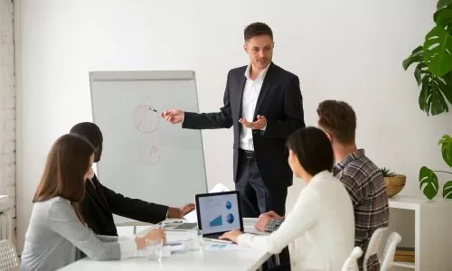 Responsable commercial : études, métier, salaire et formation Responsable commercial : études, métier, salaire et formation