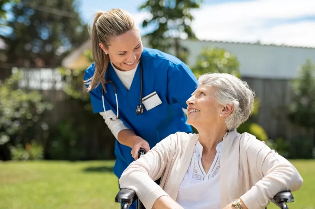 infirmière soins senior