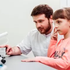 Orthoptiste : études, métier, salaire et formation