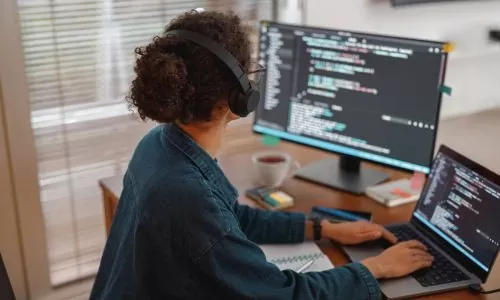 Pourquoi le développement web s&rsquo;ouvre de plus en plus aux femmes ?