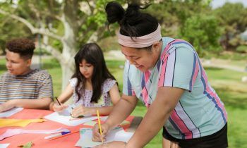Animateur ou animatrice enfant : études, diplômes, statut, salaire, formation