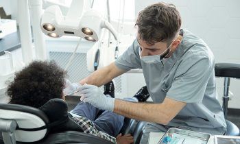 Dentiste : études, diplômes, statut, salaire, formation