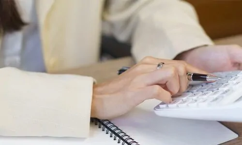Secrétaire comptable : études, diplômes, statut, salaire, formation