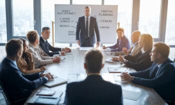 Leadership de crise : convertir les biais cognitifs en atouts stratégiques