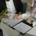Embaucher un salarié pour la première fois : démarches, coût réel et poste de travail Embaucher un salarié pour la première fois : démarches, coût réel et poste de travail