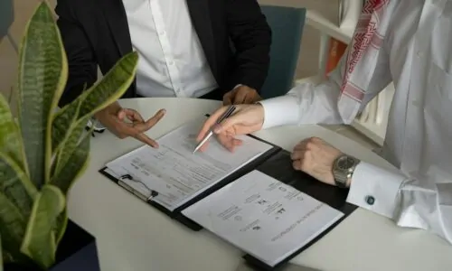 Embaucher un salarié pour la première fois : démarches, coût réel et poste de travail Embaucher un salarié pour la première fois : démarches, coût réel et poste de travail